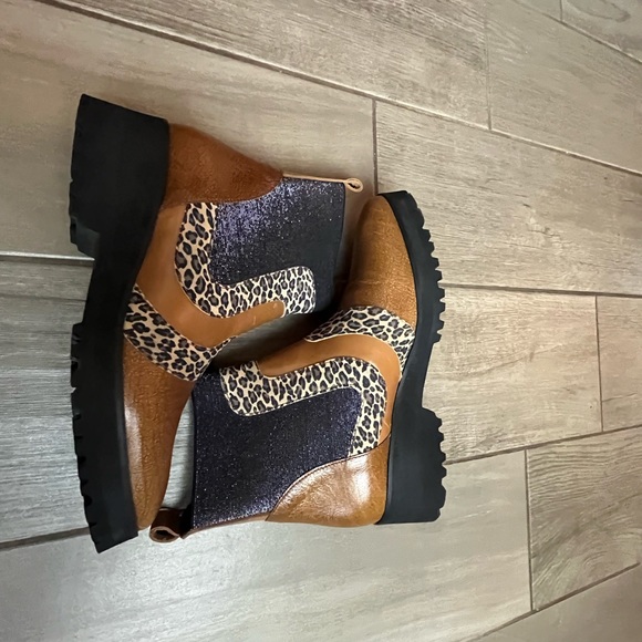 Unity in Diversity Camo Animal Print Combo Bootie Sz 39 New With Box - Picture 5 of 12